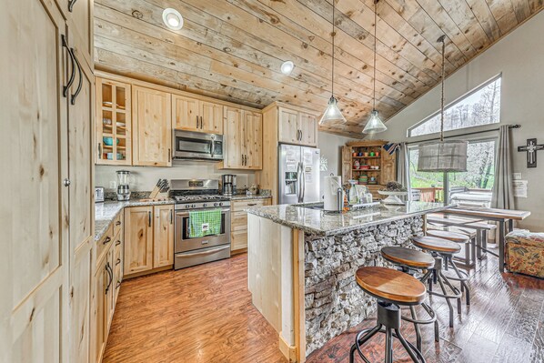 Fridge, microwave, stovetop, dishwasher