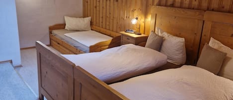 1 bedroom, bed sheets