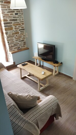 TV - με θεα το ηλιοβασίλεμα sunset view (αφησσος)