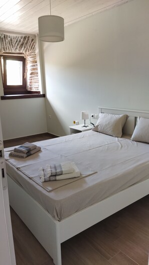 3 habitaciones, tabla de planchar con plancha y wifi gratis 