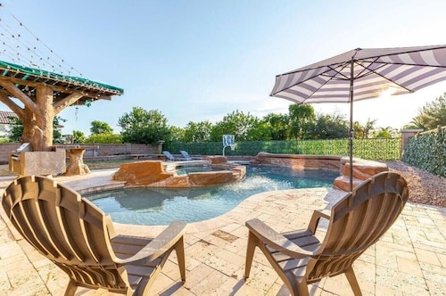 Beautiful 5 bedroom home with an Amazing * HEATED POOL!