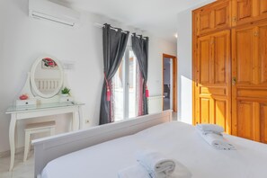 3 chambres, fer et planche à repasser, Wi-Fi gratuit, draps fournis