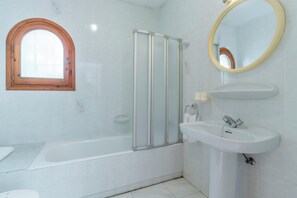 أحواض استحمام، مجففات شعر، مناشف