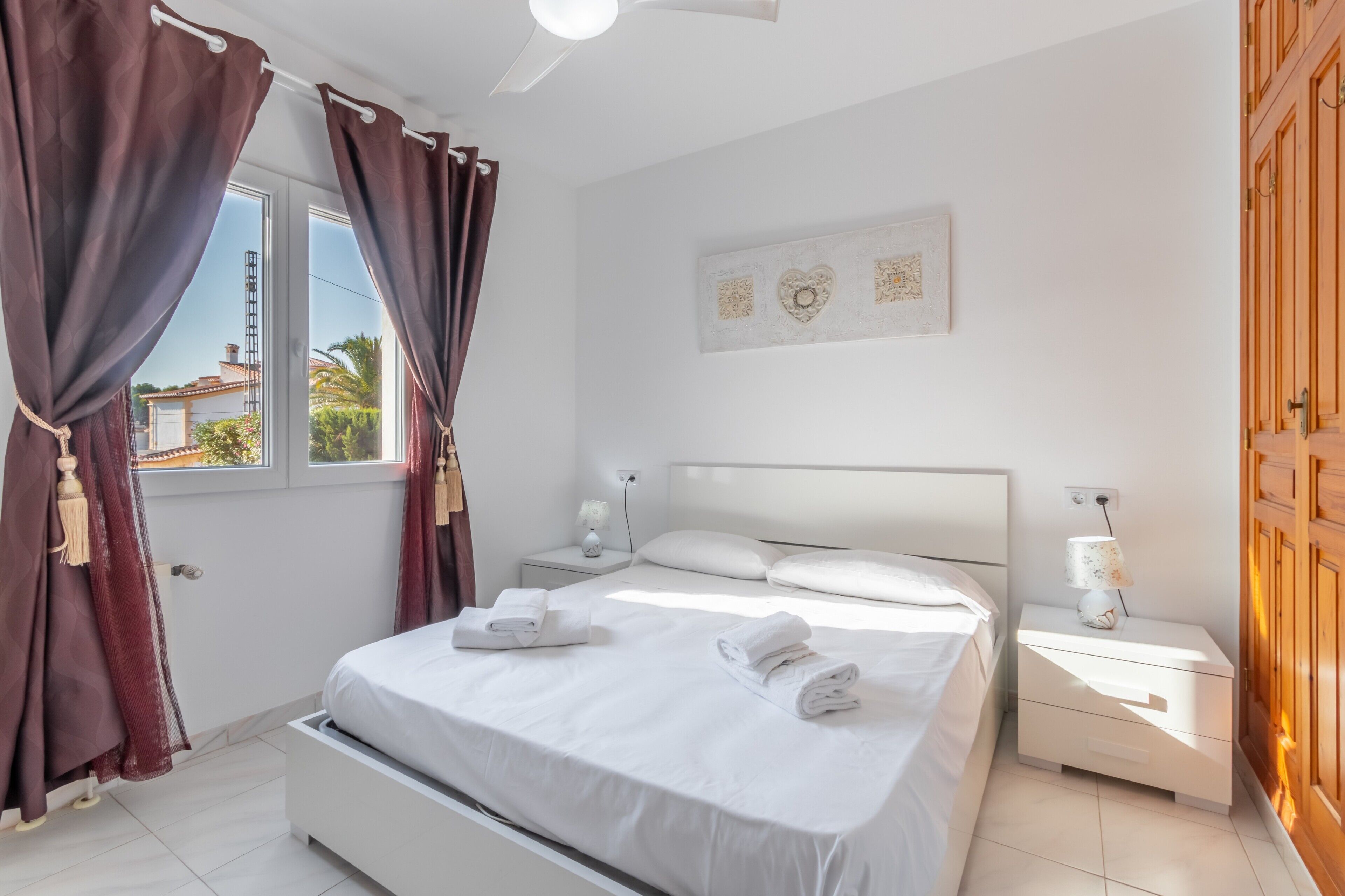 3 slaapkamers, een strijkplank/strijkijzer, gratis wifi, beddengoed