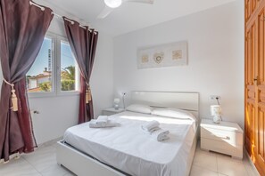 3 bedrooms, iron/ironing board, free WiFi, bed sheets