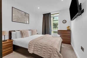 2 habitaciones, escritorio, tabla de planchar con plancha y wifi gratis 