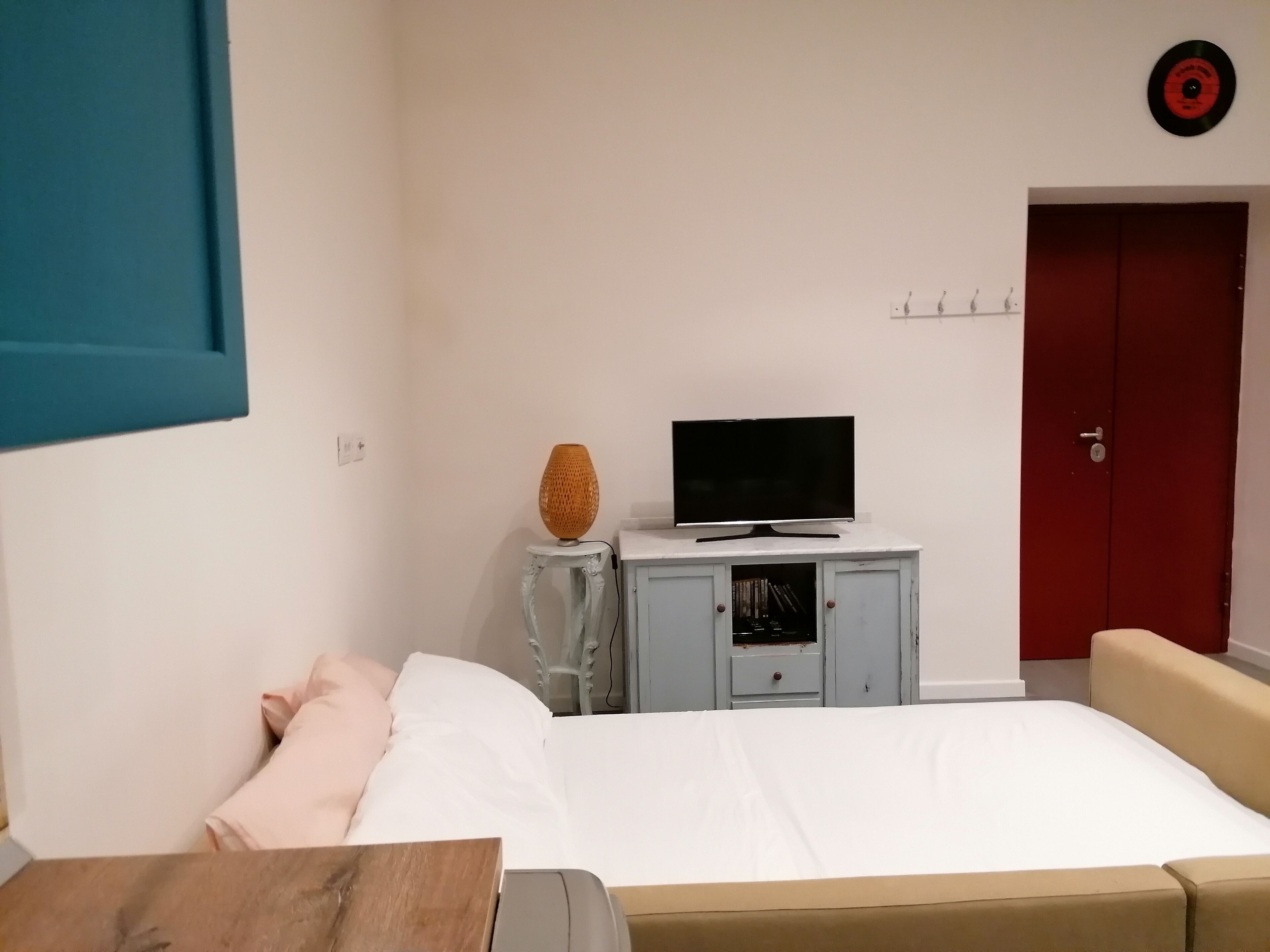 1 多间卧室、办公桌、熨斗/熨衣板、旅行婴儿床