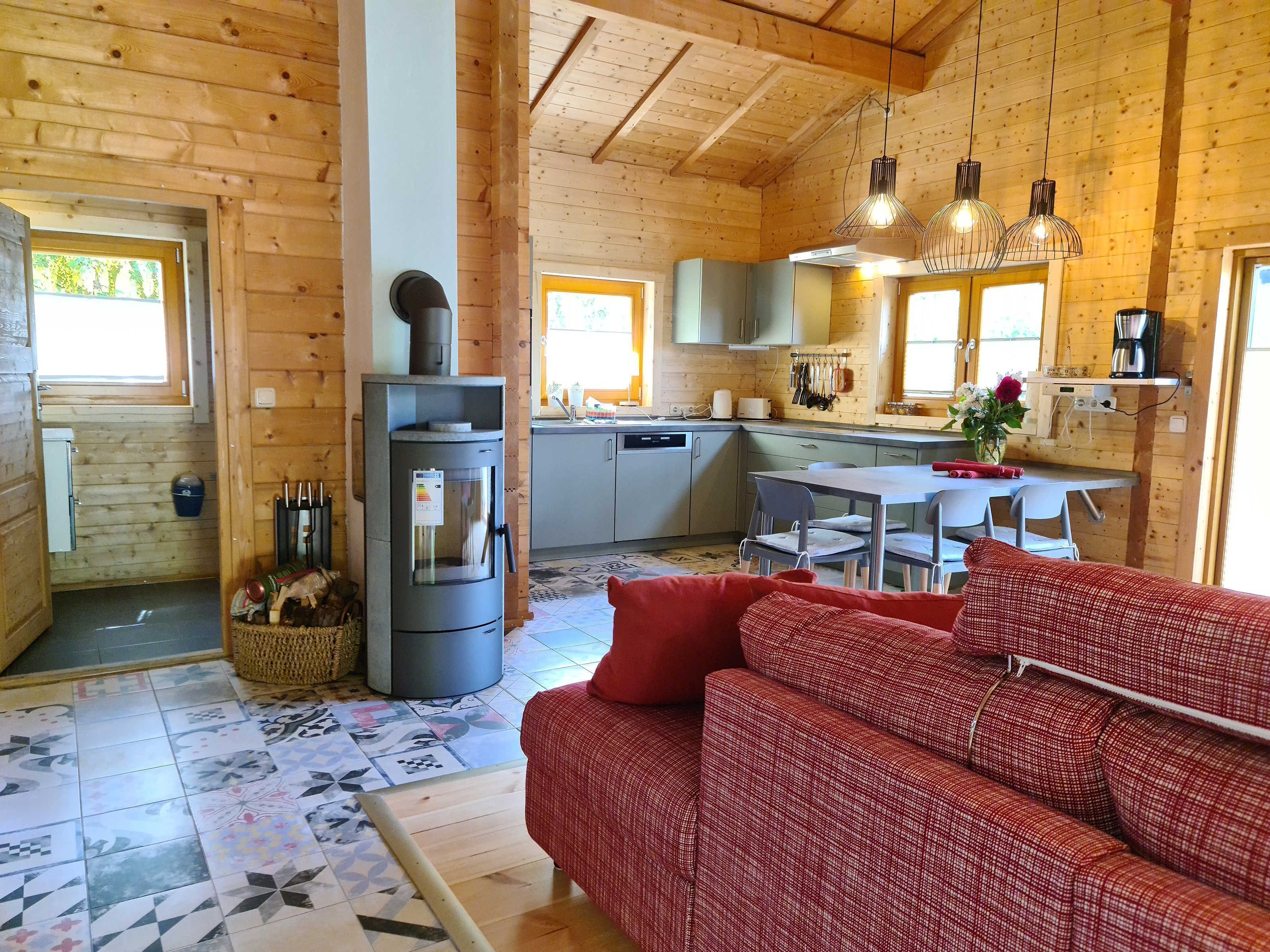 Televisión y chimenea 