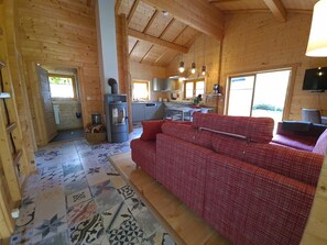 Televisión y chimenea 