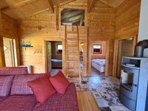 3 室のベッドルーム、旅行用ベビーベッド、WiFi、ベッドシーツ