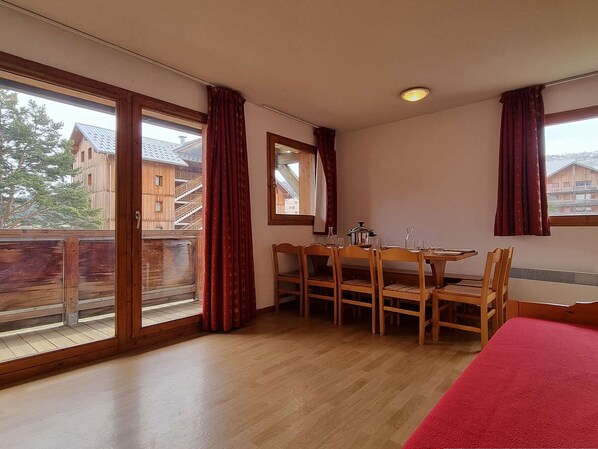 Dining - Apt for 10, 200m from chairlift, balcony, skiing, 3 rooms (Le Dévoluy)