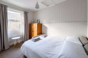 3 dormitorios, tabla de planchar con plancha, cuna de viaje y wifi