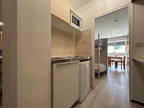 Fridge, microwave, stovetop, coffee/tea maker