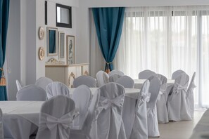 Breakfast area - Light Blue Luxury Rooms (Nea Propontida)