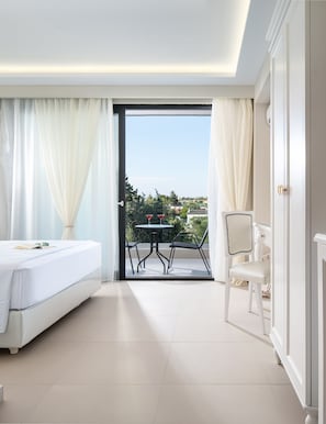 Egyptian cotton sheets, premium bedding, down comforters - Light Blue Luxury Rooms (Nea Propontida)