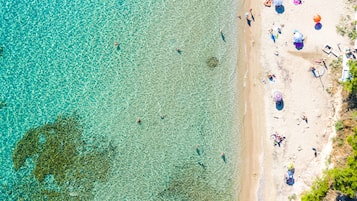 Beach nearby, white sand, 10 beach bars