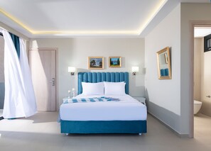 Deluxe Triple Room, Sea View | Egyptian cotton sheets, premium bedding, down comforters - Light Blue Luxury Rooms (Nea Propontida)
