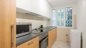 Mikrowelle, Ofen, Herdplatte, Geschirrspüler