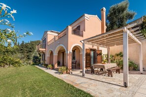 Front of property - Mastrogiannis villa Lemonia (Corfu)