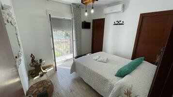 8 slaapkamers, geluiddichte muren, een strijkplank/strijkijzer