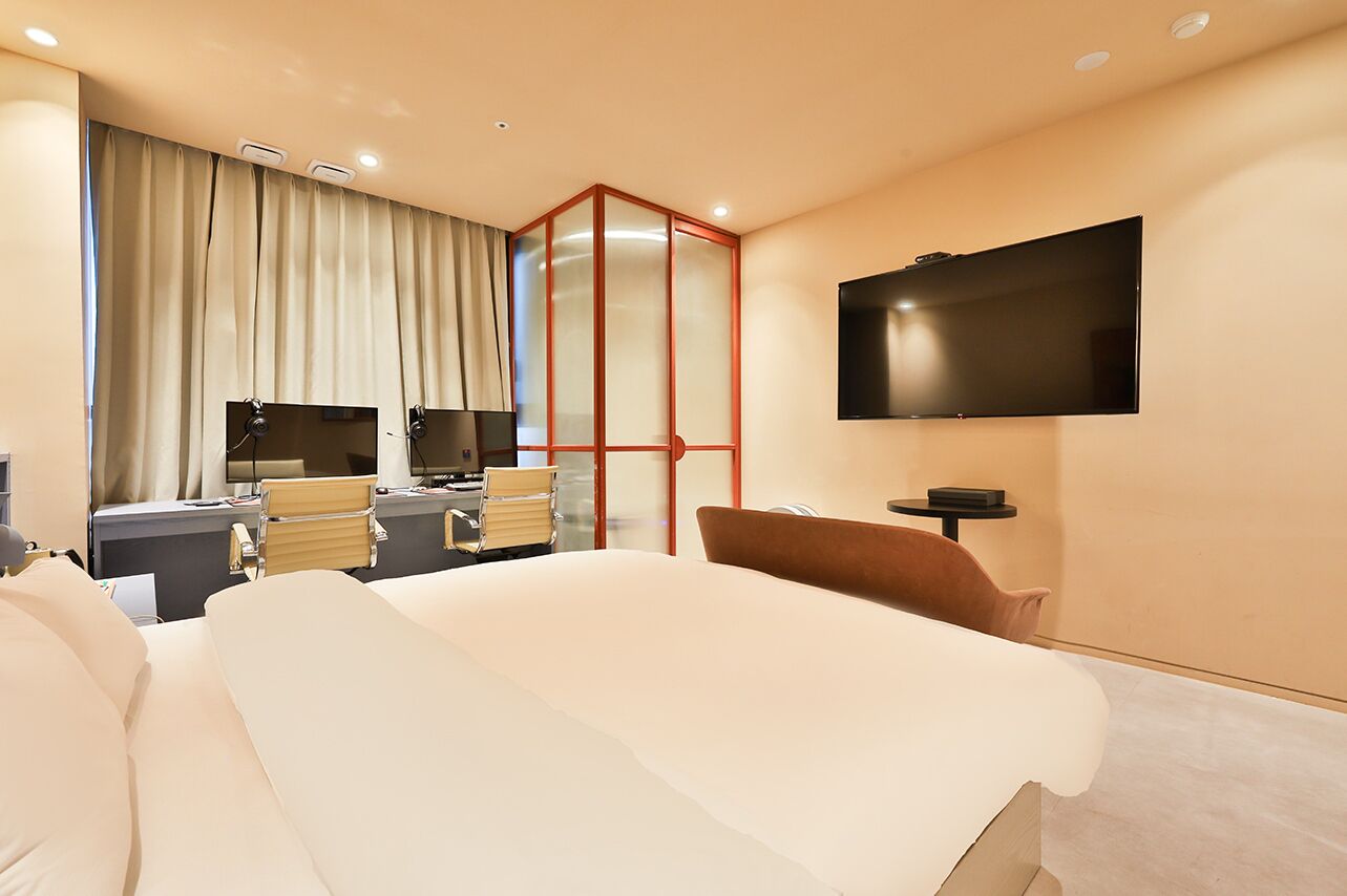 Deluxe Double Room | Premium bedding, down comforters, free minibar, blackout drapes