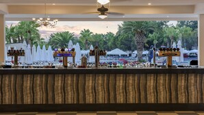 9 bars/lounges, 3 poolside bars - Botanik Hotel & Resort - All Inclusive (Alanya)
