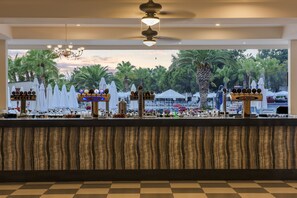 9 bars/lounges, 3 poolside bars - Botanik Hotel & Resort - All Inclusive (Alanya)