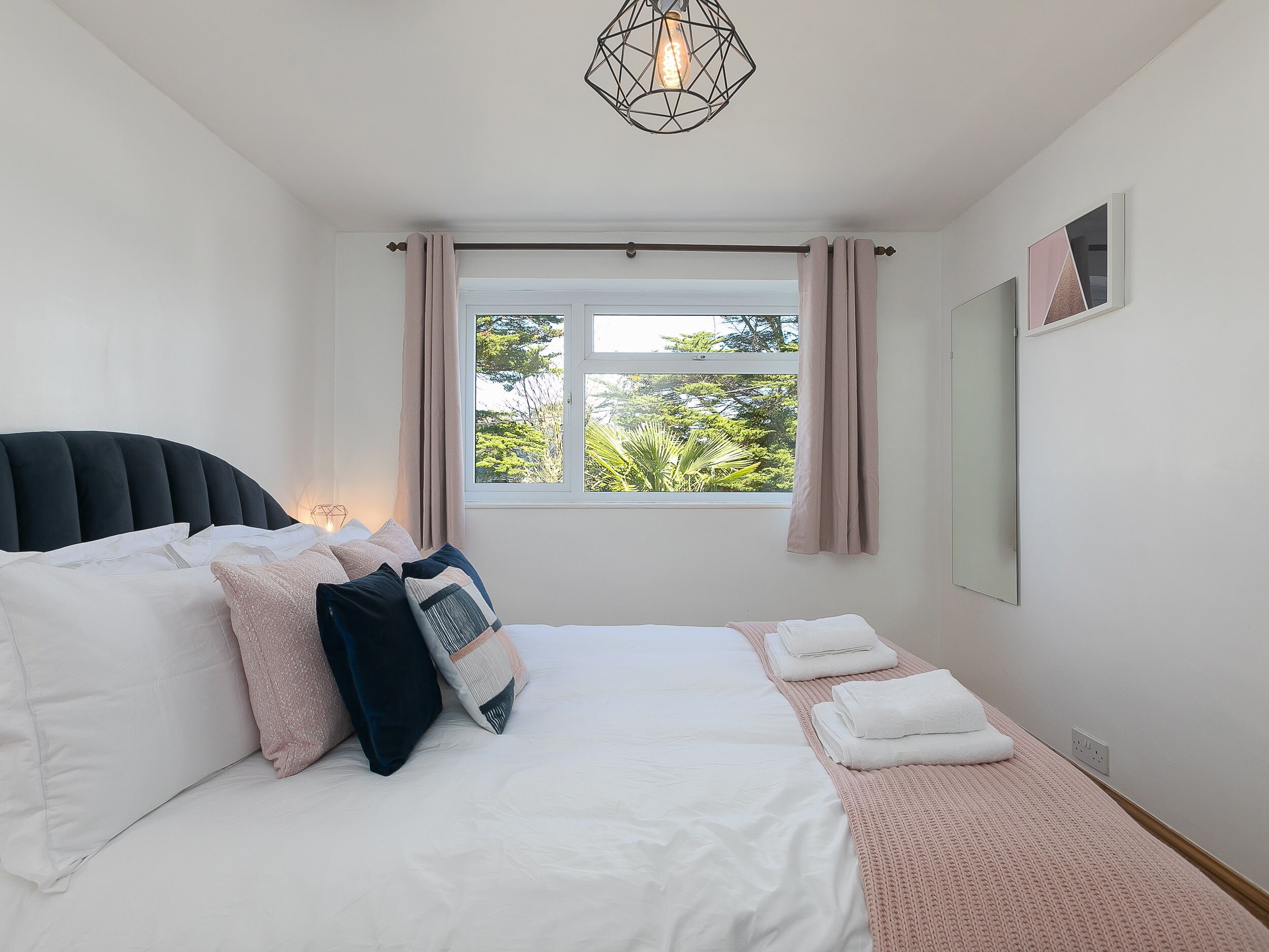 Cottage | 4 bedrooms, individually decorated, individually furnished, free WiFi