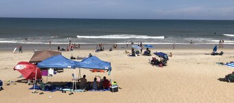 DESIGNER Beach Cottage - Only 2 Blocks to the Lifeguarded Beach!!