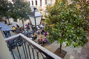 Outdoor dining - Sarriegi | The Rentals Collection (San Sebastián)