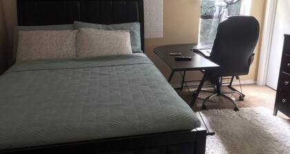 Quiet and Clean Private Room with Work space