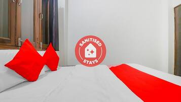 12 bedrooms, free WiFi, bed sheets, wheelchair access