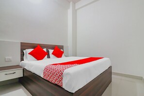 12 bedrooms, free WiFi, bed sheets, wheelchair access - Rajlakshmi Guest House - AC Room with attached bathroom, Free Wifi (Mathura)