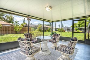 Interior - Cottage w/lanai and garage, 4 mi. Siesta Key (Sarasota)