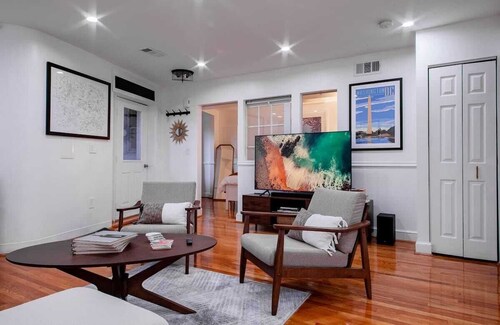 ⚜ Fancy 1-BR in Central Location ⚜