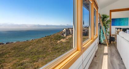 Agua La Vista~Stunning Coastal Home w/ Sunset & Dolphin Views!HotTub/Pup/WiFi