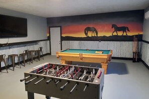 House, 5 Bedrooms | Game room - Andrea Abode 5 Bedroom Home by RedAwning (Lexington)