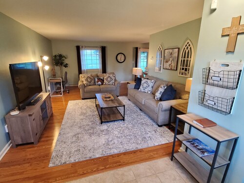 Andrea Abode 5 Bedroom Home by RedAwning