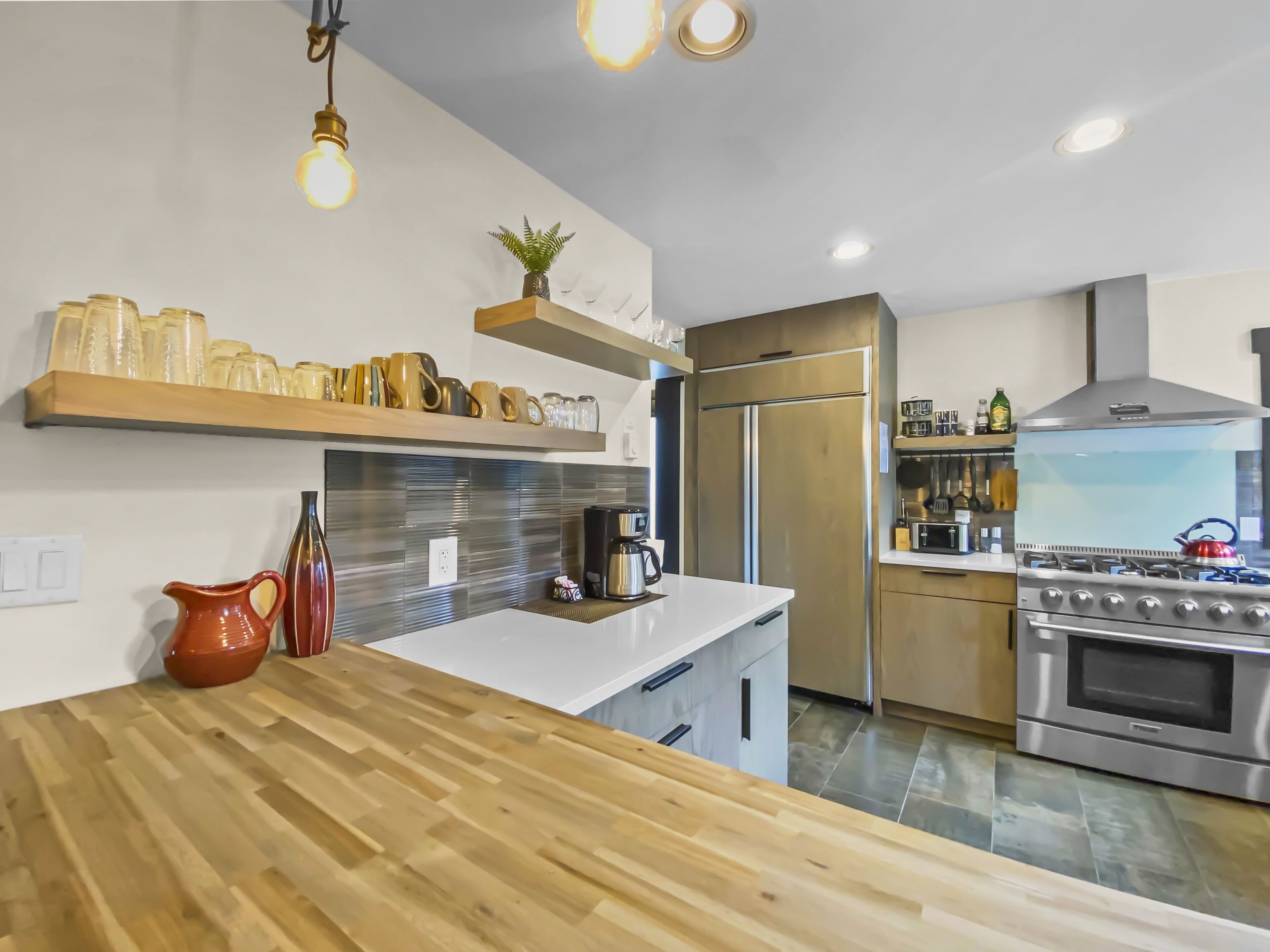 House, 3 Bedrooms | Private kitchen | Fridge, oven, coffee/tea maker, toaster