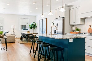 Fridge, microwave, oven, stovetop - Rock n' Relax at Desert Color: Lagoon + Beaches (St. George)