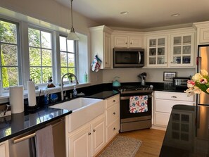 Fridge, microwave, oven, stovetop - Conveniently located, spacious home located on Bailey Island in Harpswell! (Bailey Island)