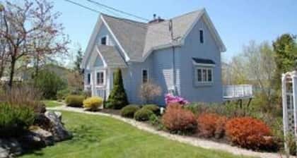 Beautifully landscaped, Spacious home, conveniently located in Harpswell