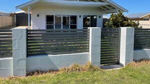 Exterior - One for the golf lover! FREE WIFI, Town Centre. (Robe)