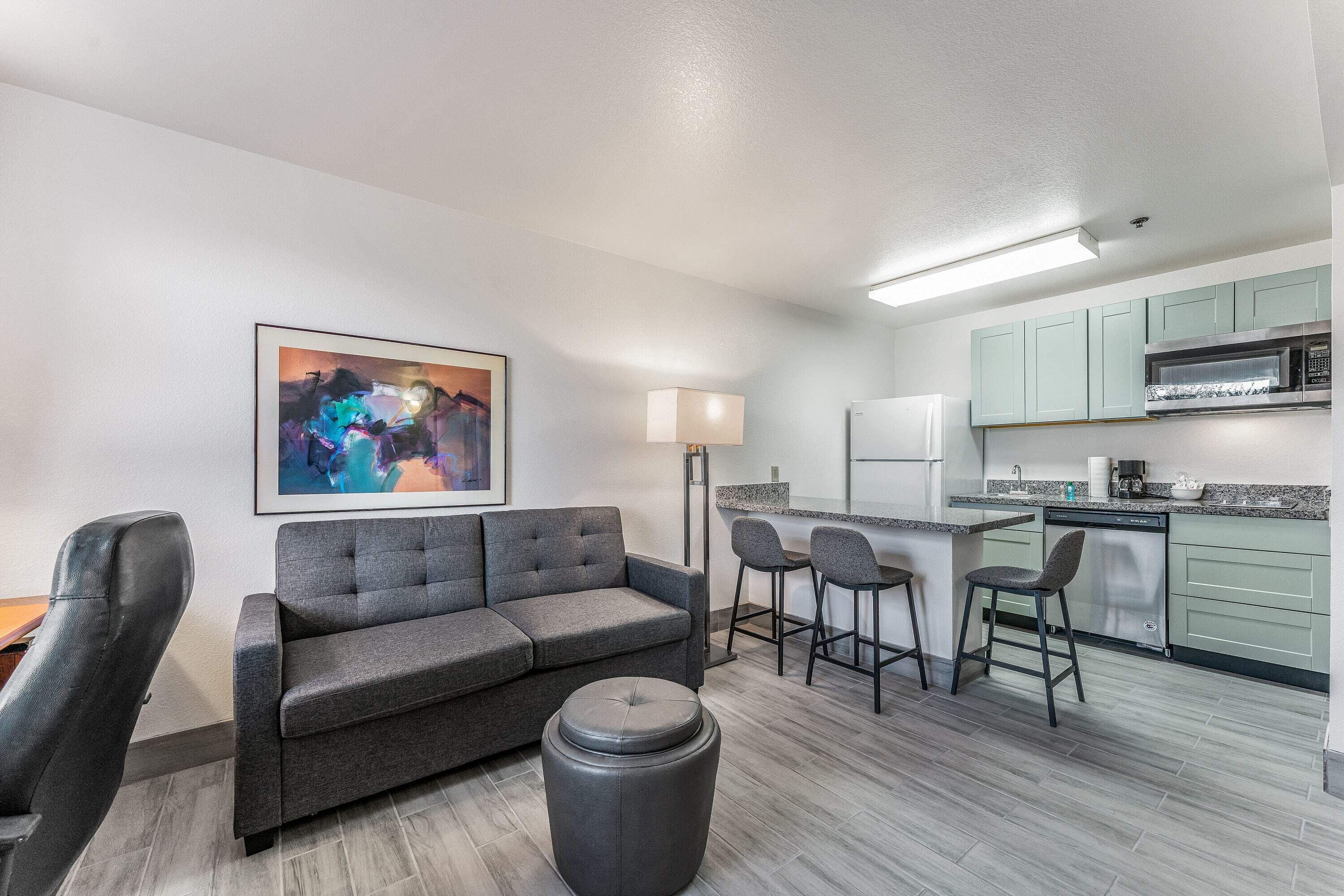 Chandler 1 bd 1 b Classic unrenovated apartment