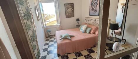 1 chambre, fer et planche Ă repasser, Wi-Fi gratuit, draps fournis