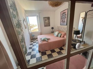 1 slaapkamer, een strijkplank/strijkijzer, gratis wifi, beddengoed