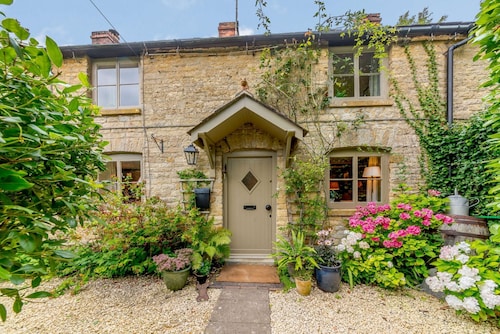 Sumptuous dog friendly holiday cottage in the Cotswolds - Star Cottage