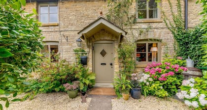 Sumptuous dog friendly holiday cottage in the Cotswolds - Star Cottage