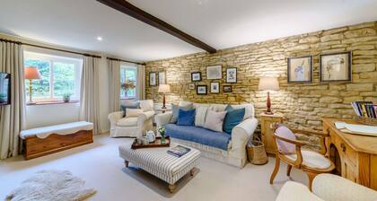 Sumptuous dog friendly holiday cottage in the Cotswolds - Star Cottage