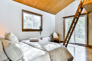 2 makuuhuonetta, työpöytä, ilmainen Wi-Fi, vuodevaatteet